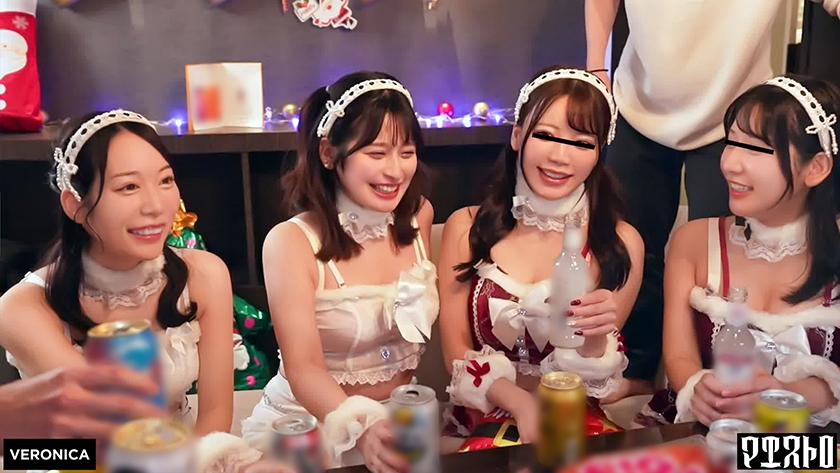 紅白の可愛いサンタコスを纏った美女たちと乱交SEX！抜群のプロポーションに度肝を抜かされた男たちはフル勃起！まさに性なる夜といわんばかりのクリスマスナイトに発展！【こ…